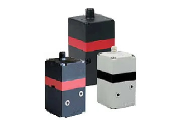 Diese piezogesteuerten Proportionalventile sind 3-Wege-Druckventile und verfügen über eine integrierte elektronische Druckregelung sowie einen Drucksensor am Ausgang.