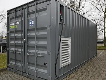 Unsere Hochdruckanlagen mit oder ohne integrierter Speicherbatterie werden passgenau nach Ihren Anforderungen gefertigt – platzsparend und sicher in einem Container verbaut.