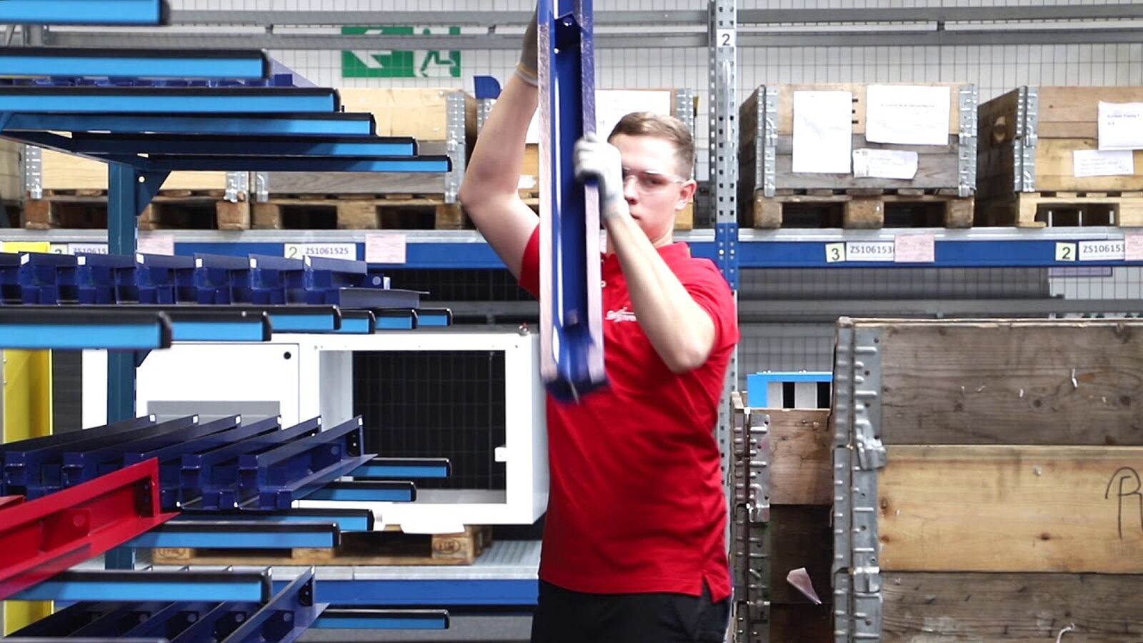 CompAir L30 - L45RS screw compressor frame 3 assembly video (German)